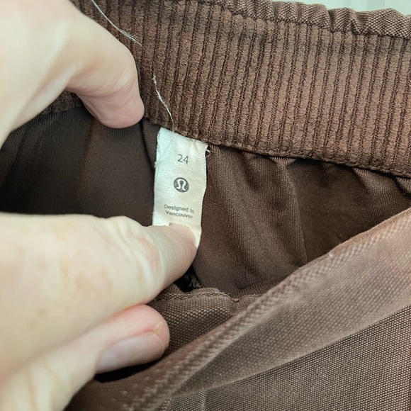 Lululemon Light Utilitech Cargo Pocket High-Rise Pant
Java brown size 24 - Picture 5 of 10
